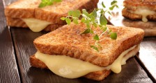 Beyaz Peynirli Tost Kaç Kalori?